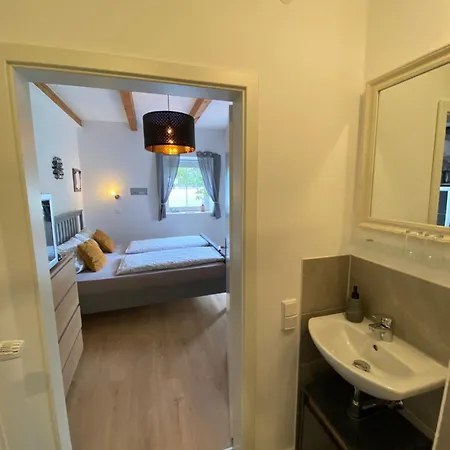 Kleines Doppelzimmer Mit Eigenem Bad Und Kuehlschrank, Frisch Saniert Friedrichskoog Exterior photo