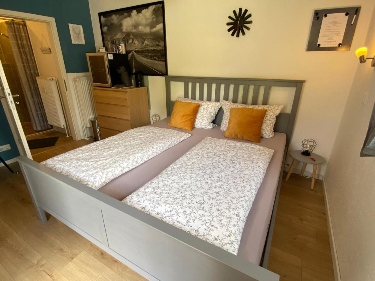 Kleines Doppelzimmer Mit Eigenem Bad Und Kuehlschrank, Frisch Saniert Friedrichskoog
