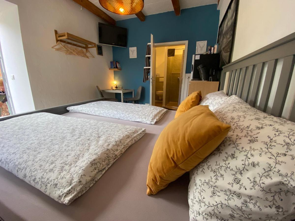 Homestay Kleines Doppelzimmer Mit Eigenem Bad Und Kuehlschrank, Frisch Saniert *