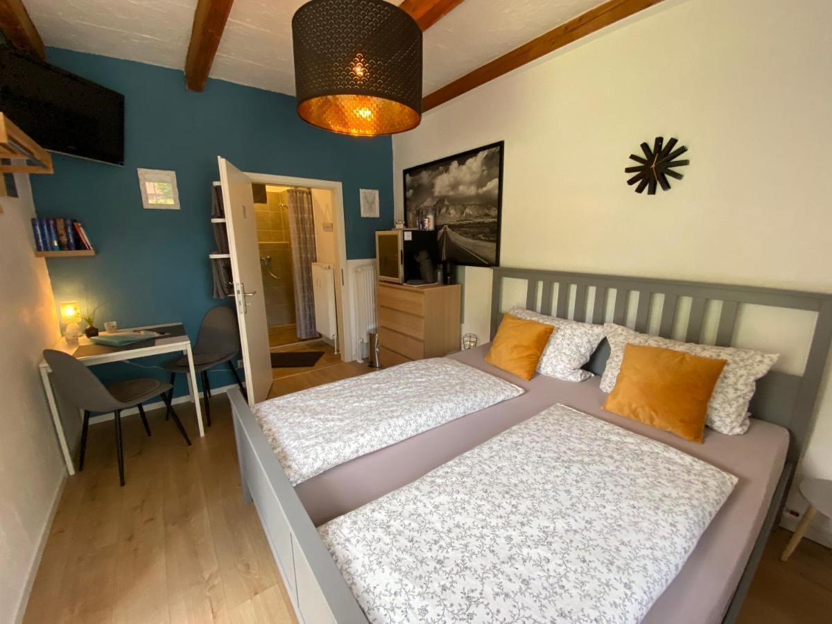 Homestay Kleines Doppelzimmer Mit Eigenem Bad Und Kuehlschrank, Frisch Saniert