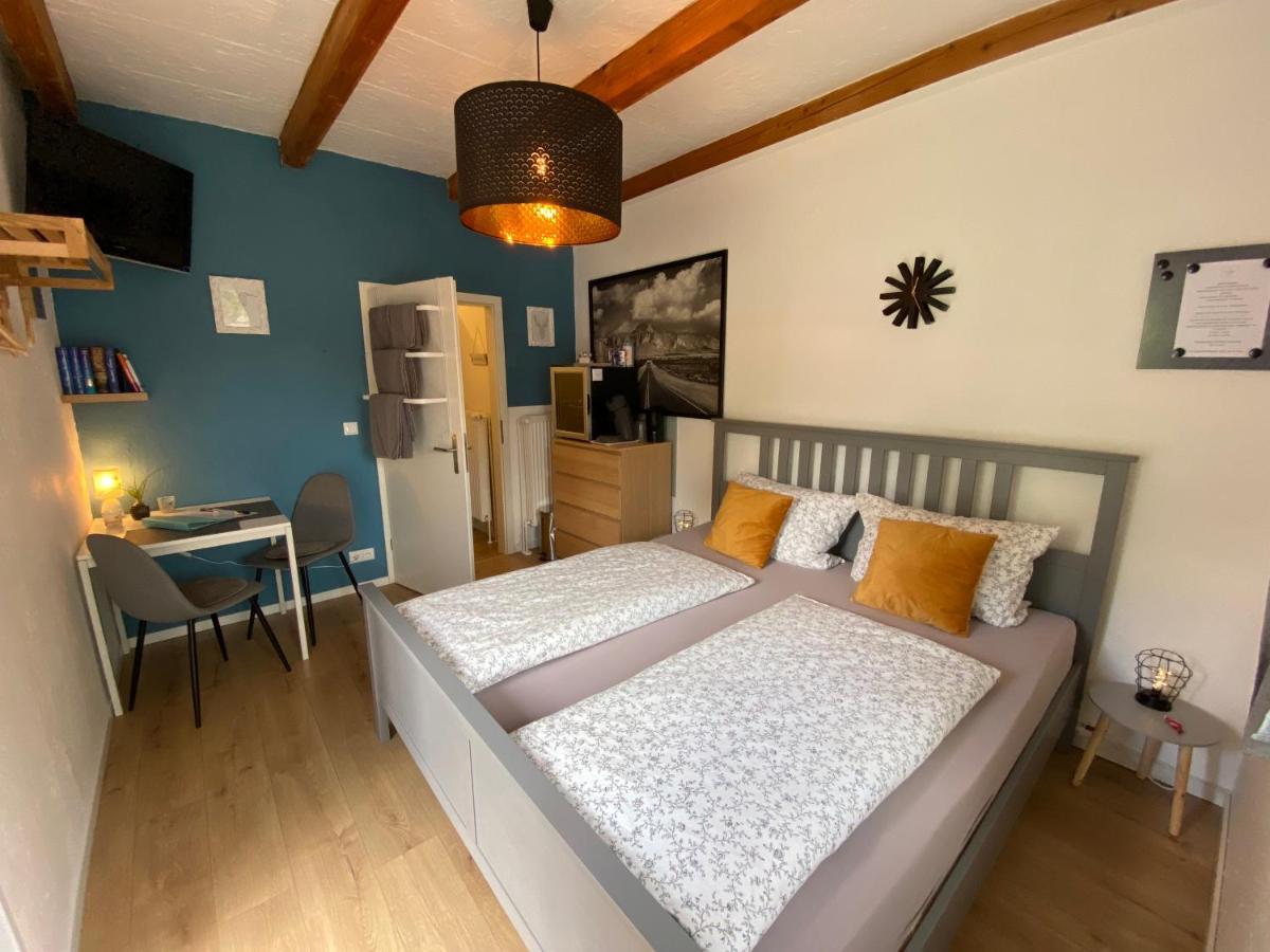Kleines Doppelzimmer Mit Eigenem Bad Und Kuehlschrank, Frisch Saniert Friedrichskoog