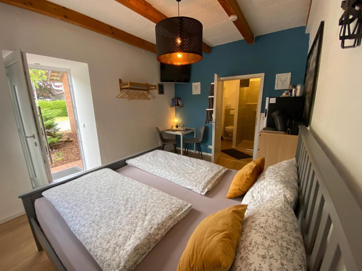Kleines Doppelzimmer Mit Eigenem Bad Und Kuehlschrank, Frisch Saniert Friedrichskoog