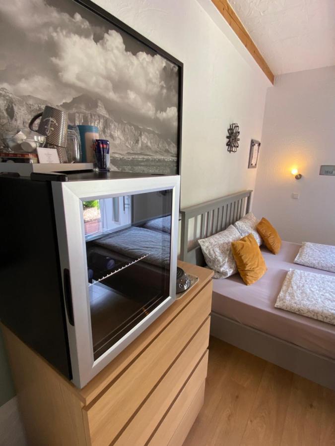 Homestay Kleines Doppelzimmer Mit Eigenem Bad Und Kuehlschrank, Frisch Saniert
