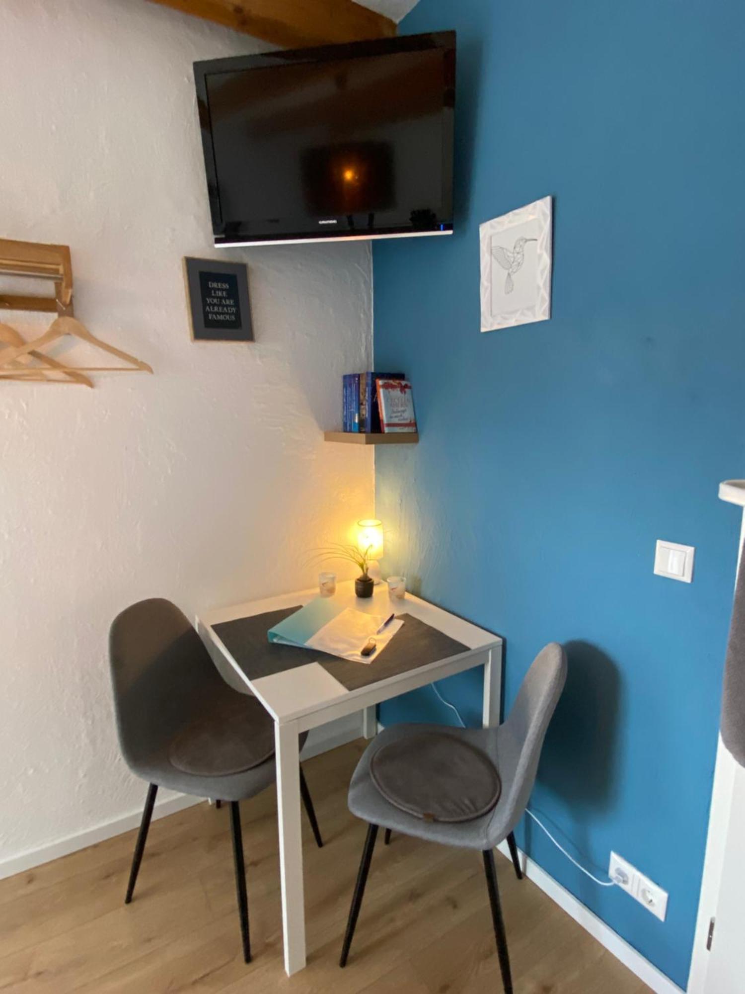 Kleines Doppelzimmer Mit Eigenem Bad Und Kuehlschrank, Frisch Saniert Homestay Friedrichskoog