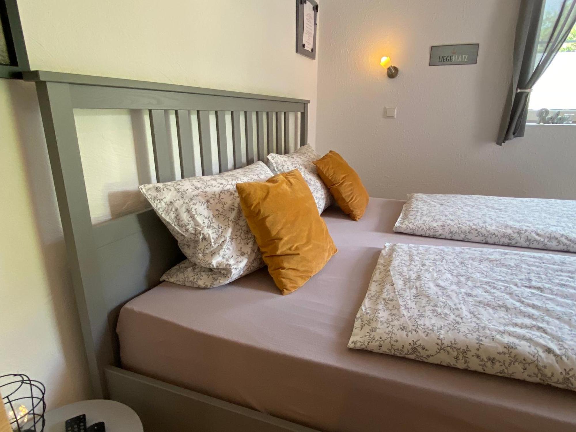Kleines Doppelzimmer Mit Eigenem Bad Und Kuehlschrank, Frisch Saniert *